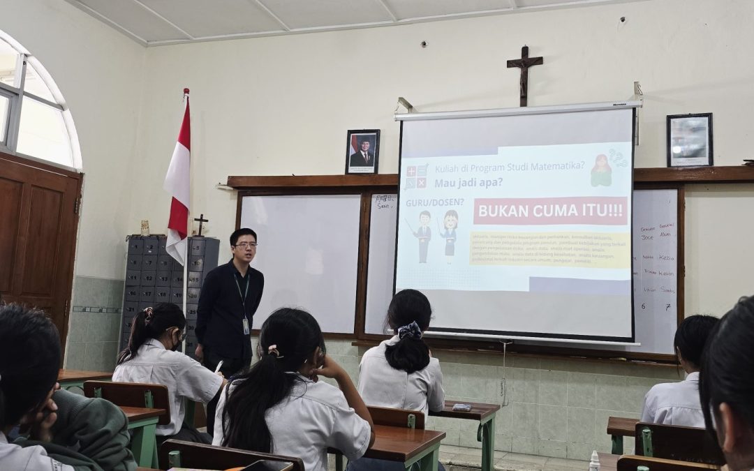 Pengenalan Matematika dan Aktuaria di SMA Santa Maria Surabaya